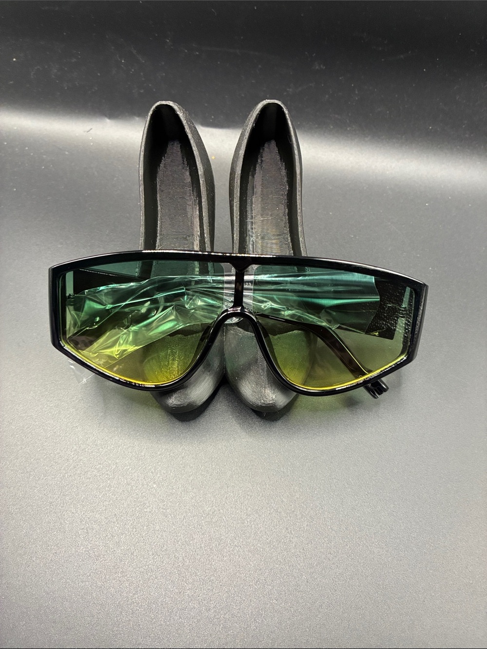 Video girl Women’s Fashion Shield Sunglasses - Green-Yellow Gradient